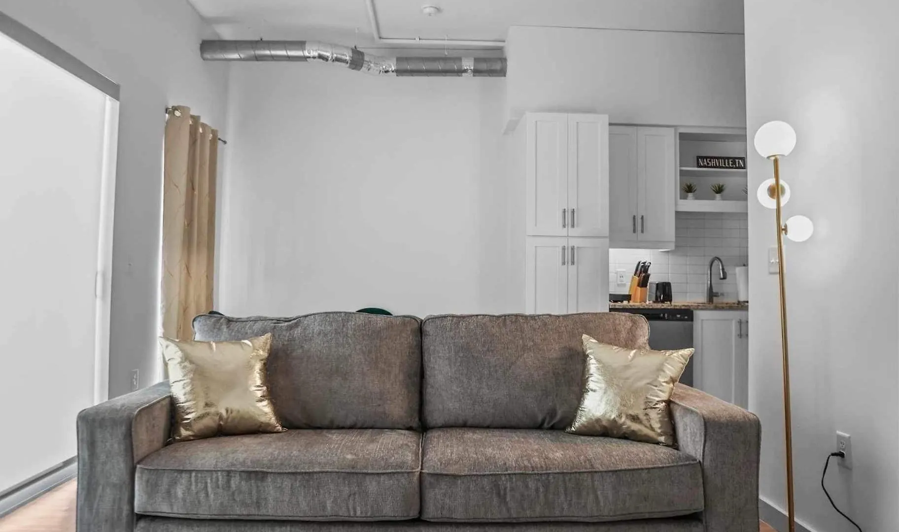 New Condo In Nashville, Pool Gym Rooftop & Laundry 5 Min From Broadway Nashville
