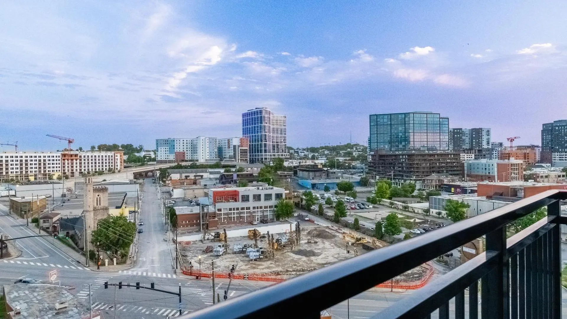 Apartment New Condo In Nashville, Pool Gym Rooftop & Laundry 5 Min From Broadway