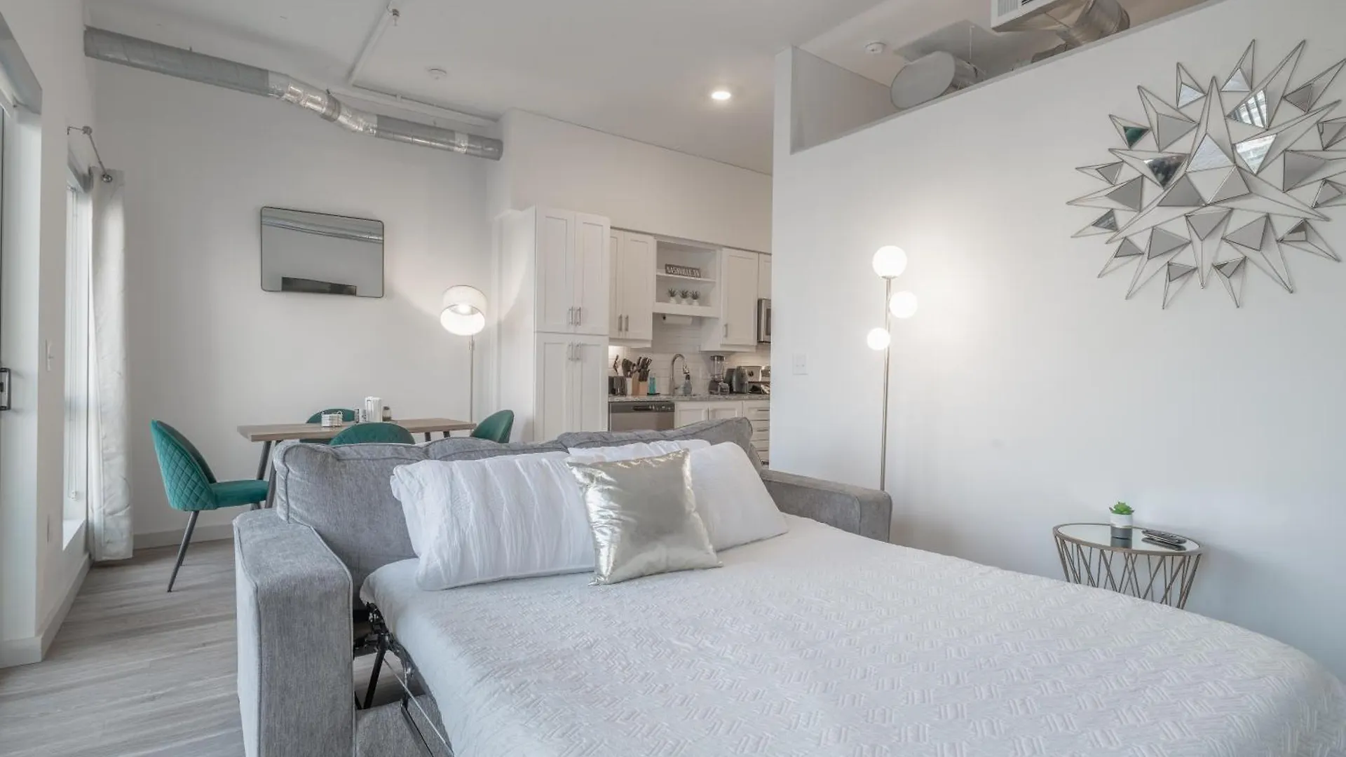 New Condo In Nashville, Pool Gym Rooftop & Laundry 5 Min From Broadway United States