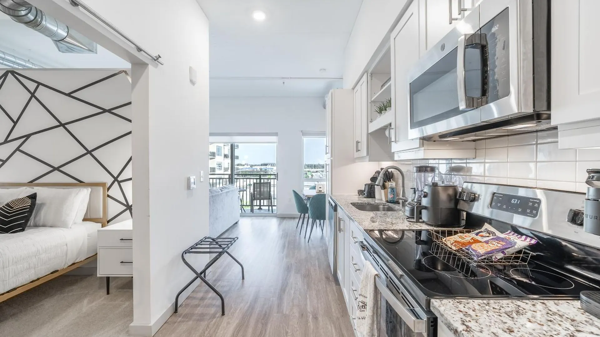 New Condo In Nashville, Pool Gym Rooftop & Laundry 5 Min From Broadway