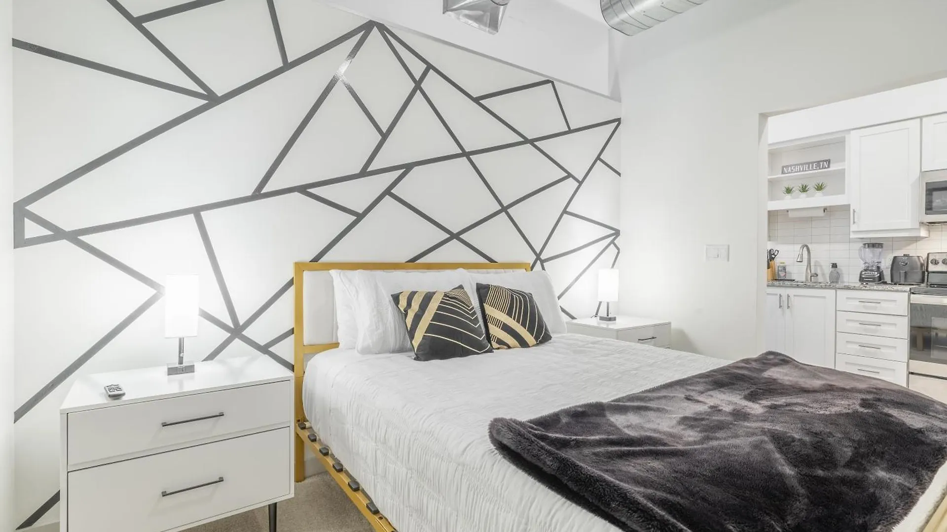 New Condo In Nashville, Pool Gym Rooftop & Laundry 5 Min From Broadway Apartment Nashville